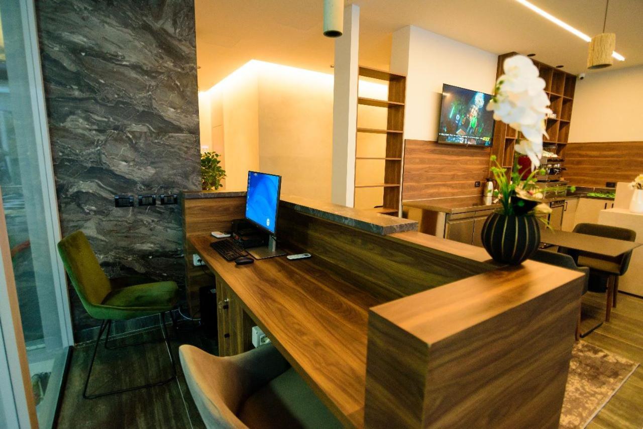 Hotel Zeneli Vlore Exterior photo
